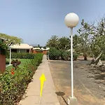 Semesterbostad Flamboyant Tree Garden