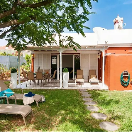 Flamboyant Tree Garden Holiday home